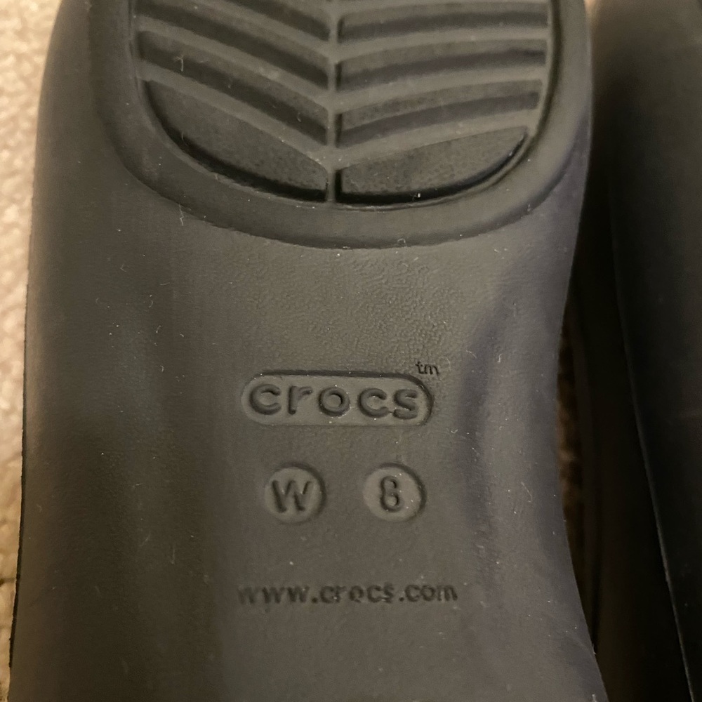 Crocs Women's Black Flats slip-on Crocs™ Laura Flat. Women size 8 - Picture 5 of 6